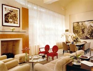 Web-hotel_giraffe_93439_4_08012007_0808382780_500