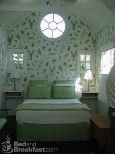 Cabot Cove Cottages::BedAndBreakfast.com