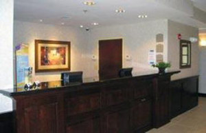 Comfort Suites East Brunswick::Hotels.com