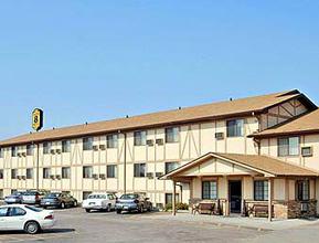 Super 8 Motel Council Bluffs I::Hotels.com