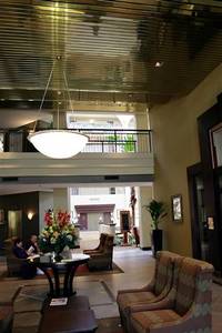 Web-embassy_suites_hotel_45601_5_08082006_1208133125_500
