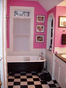 Web-bathroom-in-annie-s-place