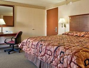 Howard Johnson Inn Queens Village::TravelPost.com