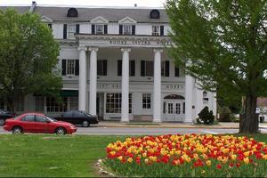 Web-1441298-boone_tavern_hotel-berea