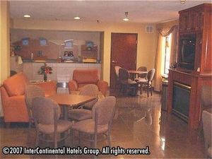 Holiday Inn Express Suites Fenton::Travelocity.com
