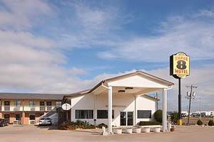Super 8 Motel - El Reno::Expedia