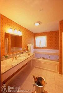 Inn at Stockbridge::BedAndBreakfast.com