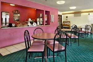 Super 8 Motel - Milwaukee - Airport::Hotels.com