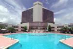 Tn-b08922_pool_01_f