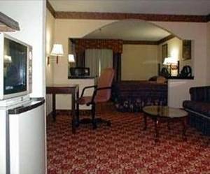 Comfort Suites Milledgeville::Travelocity.com