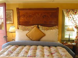 Olde Rhinebeck Inn c.1745::BedAndBreakfast.com