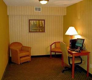 Ramada Inn::Expedia