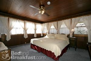 Avenue Hotel::BedAndBreakfast.com