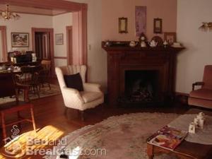 Magliulo's Rose Garden Inn::BedAndBreakfast.com