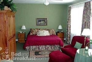 Highland Lake Inn::BedAndBreakfast.com