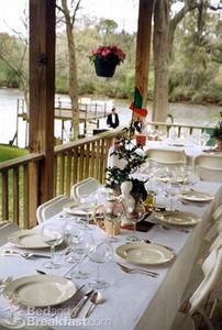 Roses and the River Bed and Breakfast::BedAndBreakfast.com