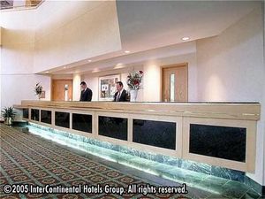 Holiday Inn Select Airport::Travelocity.com