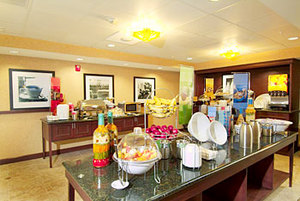 Hampton Inn & Suites San Antonio-Airport, Tx::Hotels.com