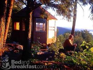 Moose Meadow Lodge::BedAndBreakfast.com