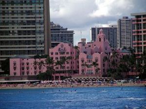 Web-350px-royalhawaiianhotel2