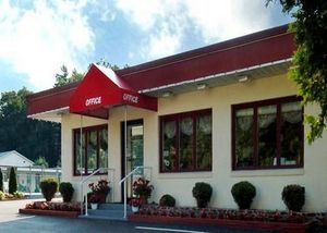 Econo Lodge Brattleboro::Travelocity.com