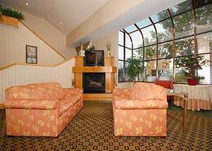 Web-eri_econ-lobby-1