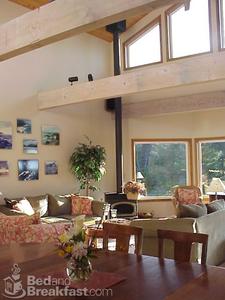 Floras Lake House By The Sea B&B::BedAndBreakfast.com