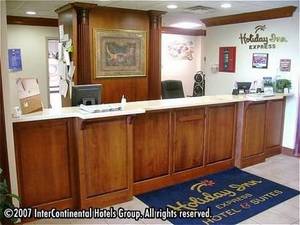Holiday Inn Express Suites Richmond::Travelocity.com