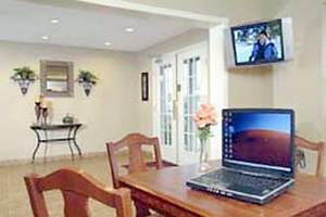 Web-evt_3809-lobby-1