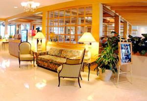 Web-mia_lake-lobby-1