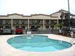 Tn-u32802_pool_01_f