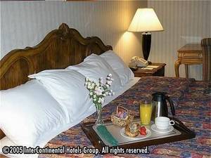 Holiday Inn Charleston House::Travelocity.com