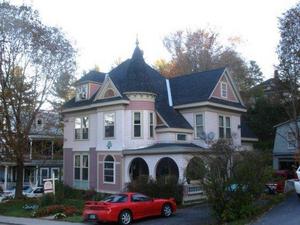 Web-3158206-pink_victorian_house-montpelier