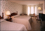 Cow Hollow Motor Inn & Suites