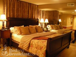 Magnolia House Bed and Breakfast Suites::BedAndBreakfast.com