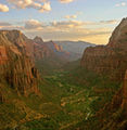 Tn-260px-zion_angels_landing_view