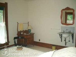 Tryon Farm Guest House::BedAndBreakfast.com
