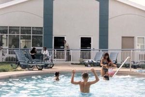 Econo Lodge Elyria::Travelocity.com