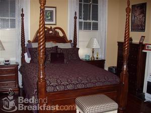 Royal Street Courtyard::BedAndBreakfast.com