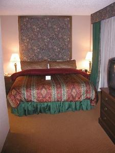 Web-2570357-raphael_hotel-kansas_city