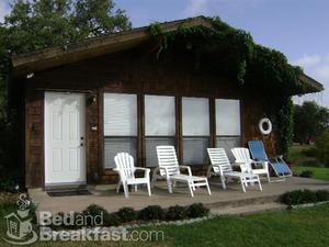 Lakeside Gardens Bed & Breakfast::BedAndBreakfast.com