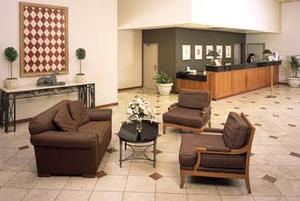 Web-lax_wynm-lobby-1