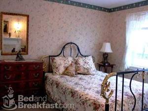 Anne's White Columns Inn::BedAndBreakfast.com