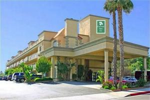 COUNTRY SIDE INN SYLMAR::Hotels.com