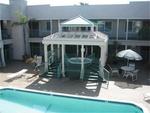 Tn-n98483_pool_01_f