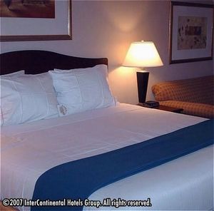 Holiday Inn Express Hotel Aurora::Travelocity.com