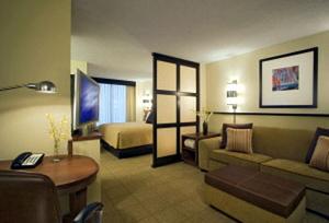 Web-phx_amer-rooms-1