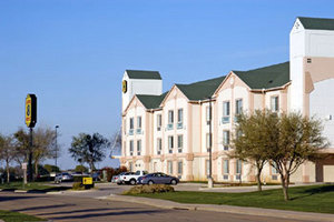 Super 8 Motel - Irving/DFW Apt/North::Hotels.com
