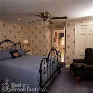 The Old Harbor Inn::BedAndBreakfast.com