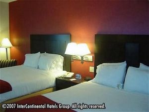 Holiday Inn Express Cleveland-Oakwood Village::Travelocity.com